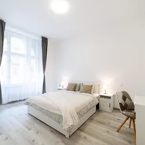Apartamento New Near Dancing House, Praga