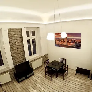 homelike-luxury-flat-on-gyulai-pal.inbudapesthotels.com/